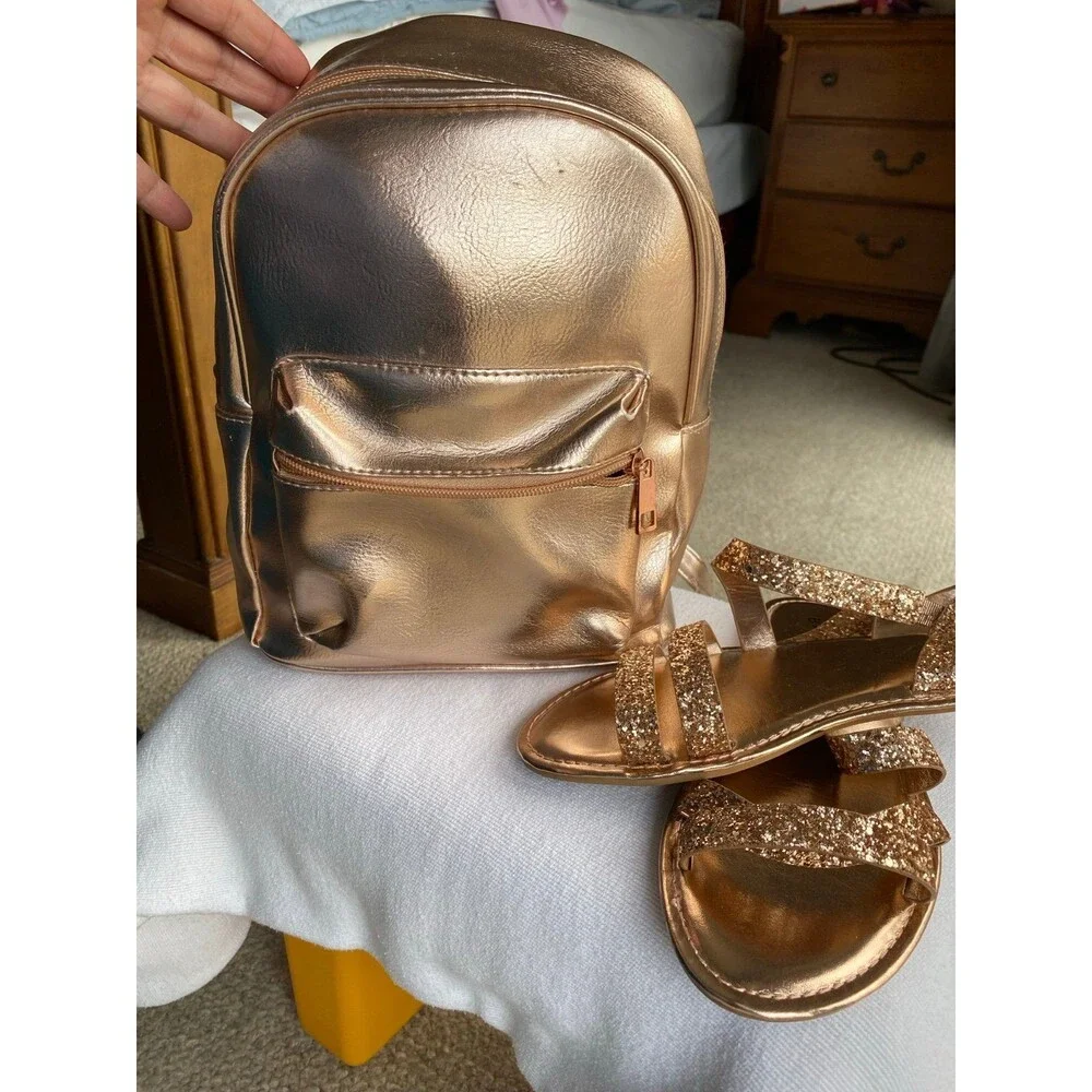 Women's Sandal Rose gold glittery Sandal with back straps for extra grip 8.5 NWT